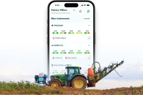 Aplikacja rolnicza na telefonie pokazuje plan zabiegów dla traktora John Deere z opryskiwaczem, np. PROSARO.
